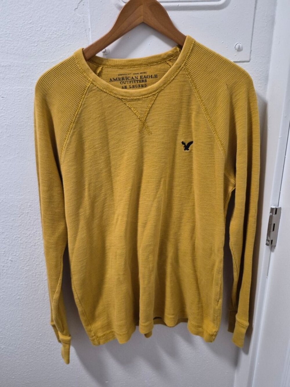 American Eagle Outfitters Mens 2012 Yellow Waffle Knit Long Sleeve Pullover L